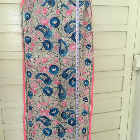 Hand embroidered multicoloured phulkari stole - Picture 4 of 5